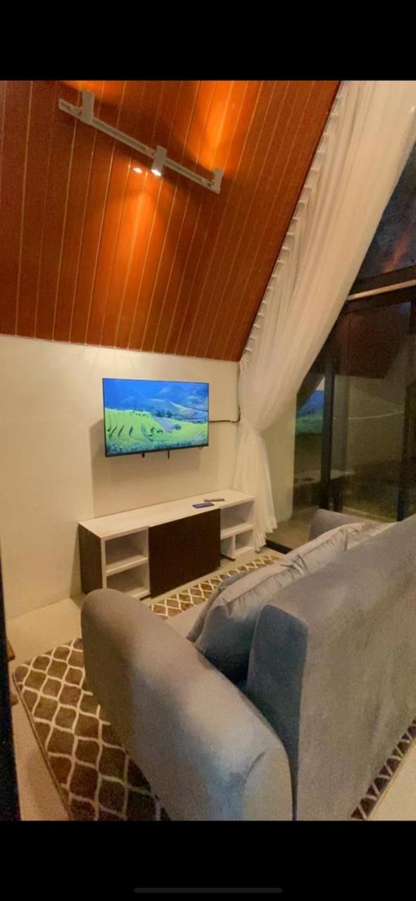 Agriya Lubis Cabin Diyeng Rom bilde